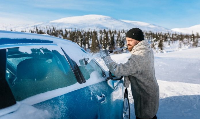 image 1 181 696x415 - Der Umwelt zuliebe: Eiskratzer und Schneebesen aus Recyclingmaterial für die nachhaltige Autopflege im Winter